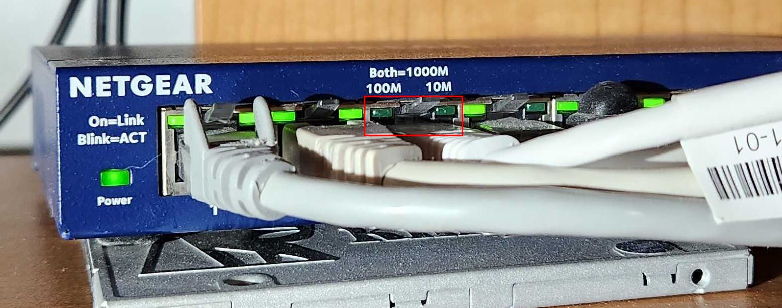 Image of switch with active link lights